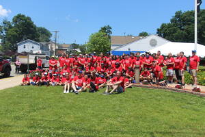 Carousel image fea28a7bdc5d3ce688c1 edit group photo