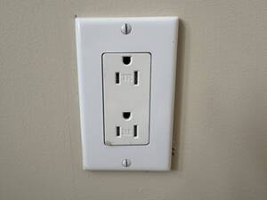 Carousel image a3bcd0c445a74cf9202e electrical outlet
