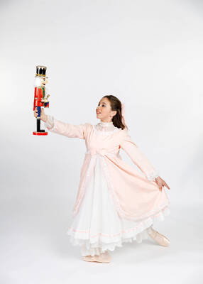 Carousel image e97296ff6cbfa1b5cc53 eleanor gorey clara