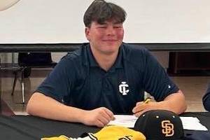 Carousel image 7cccc8b7d60b81eb8b0e ethan fantel   ithaca signing