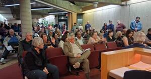 Carousel image 0ba9333e8c871ffb46cd ew data center crowd 1
