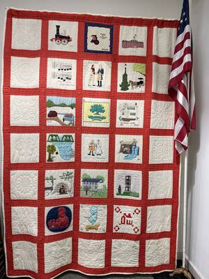 Carousel image 8138643030d8d000c6a5 ew historical society 250 quilt