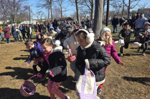 Carousel image b052226c2d724ed597cd fanwood easter egg hunt 1