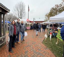 Carousel image fac7f9e7ce821c8fa3e3 farmers market preseason promo 2
