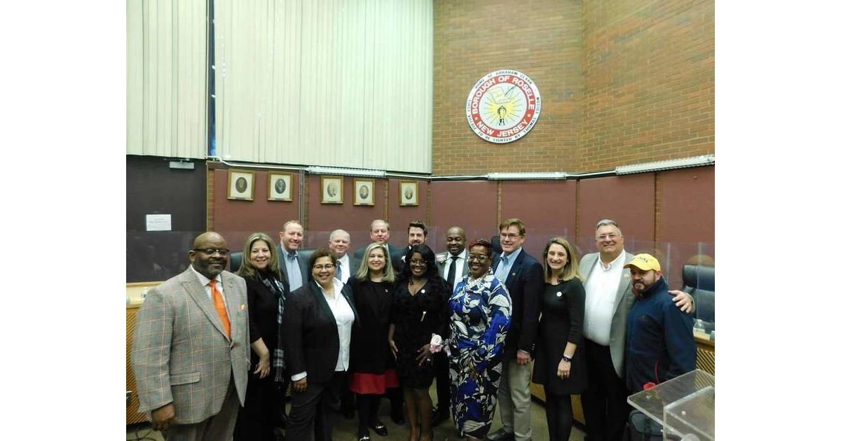 Roselle Council Meeting Members Sworn In, New Council President