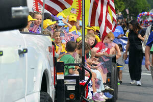 Carousel image b627d30e1a4055540f5b flag day parade 13