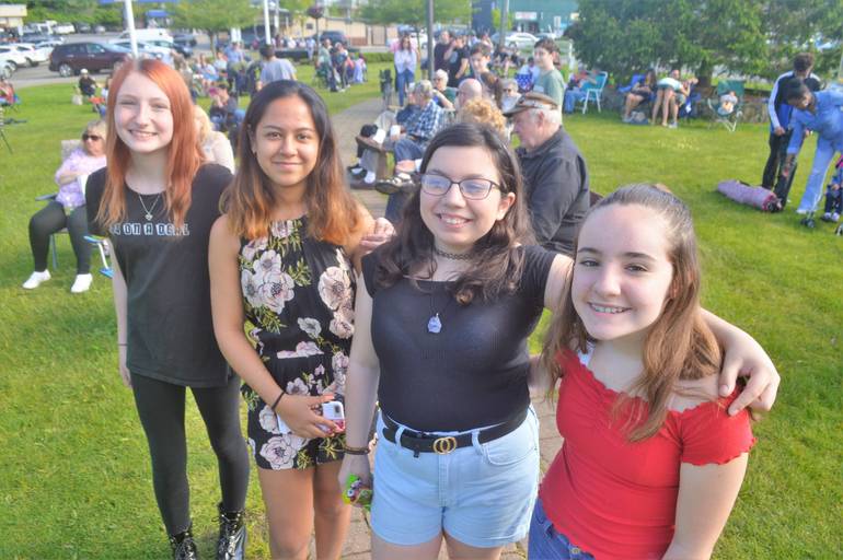 four girls.jpg