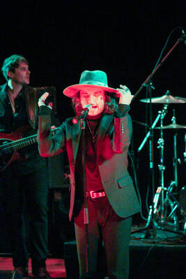 Carousel image 8ed1c74d0da0c6ef5792 front pj ferguson