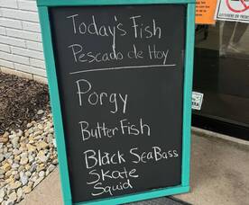 Carousel image bbe10032b9d4798dfad1 fresh fish sandwhich board sign