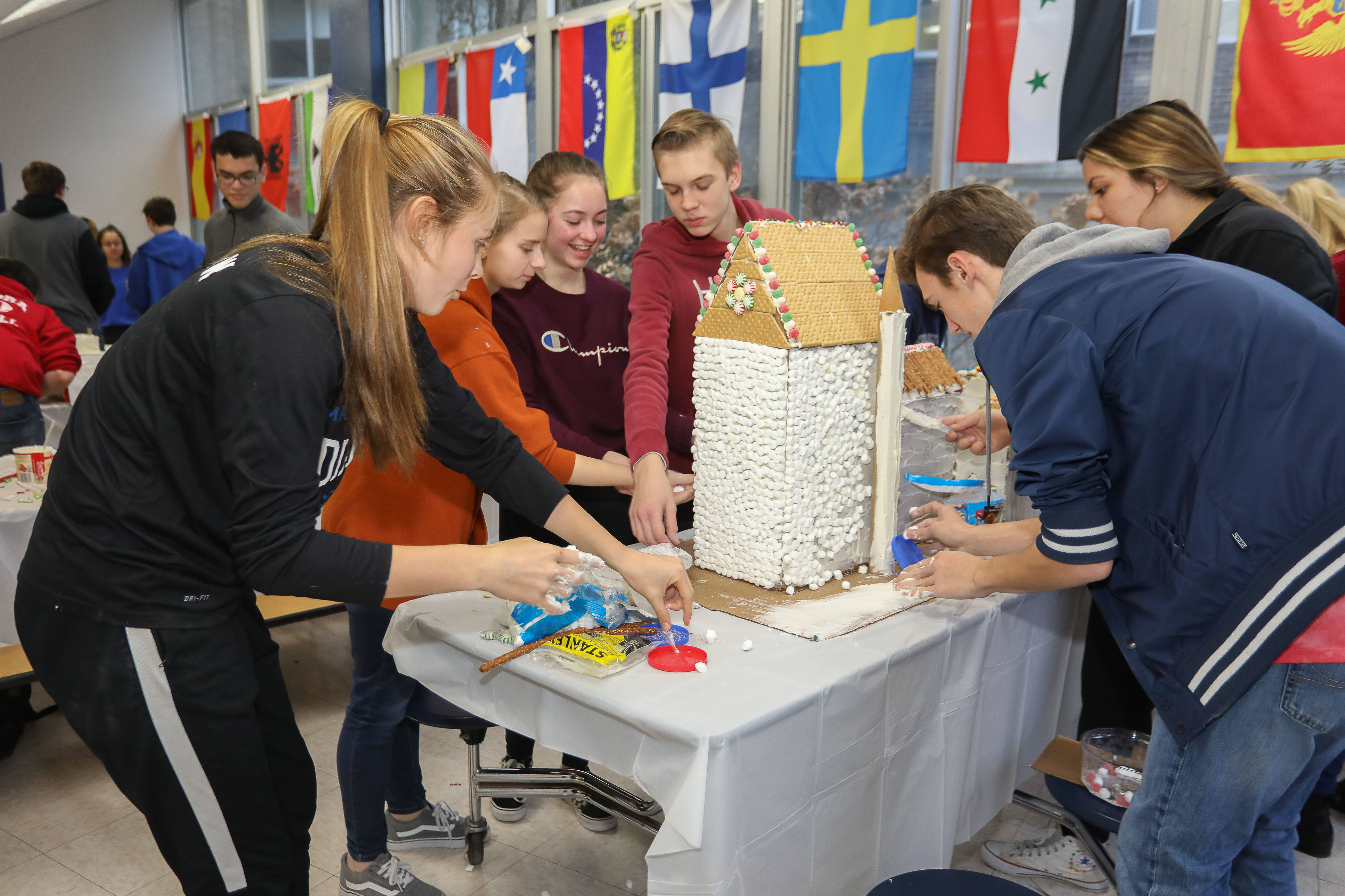 GingerbreadCompetition-181213-001.jpg