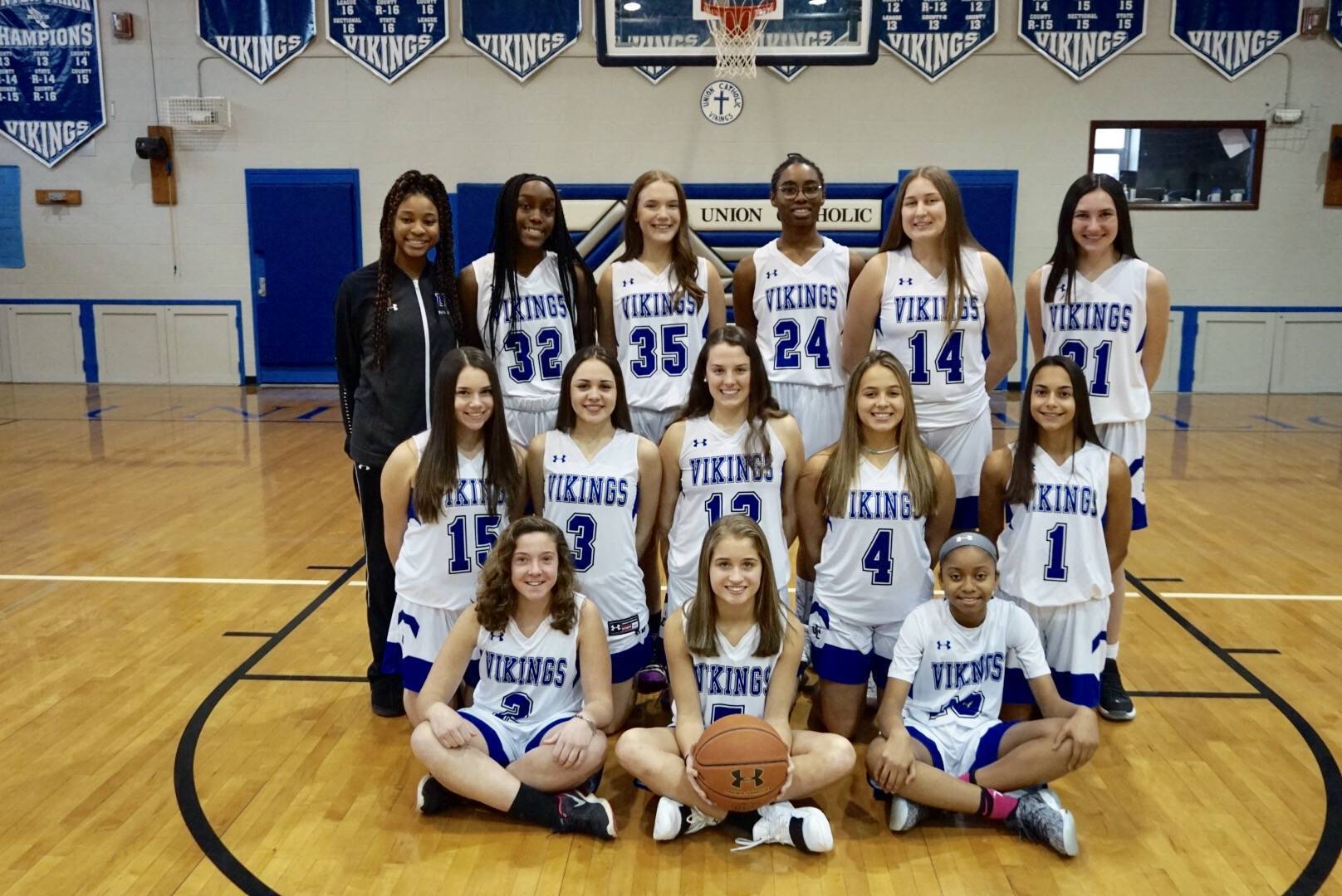 Girls basketball UC team photo 2019 correct one.jpg