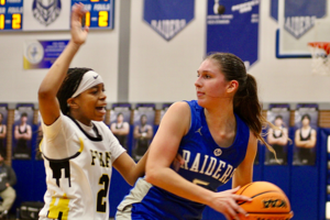Carousel image 625203473bbd1252e3b6 girls hoops img 4955