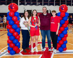 Carousel image 3a44b3e8503b17b61432 gl girls basketball senior families 1