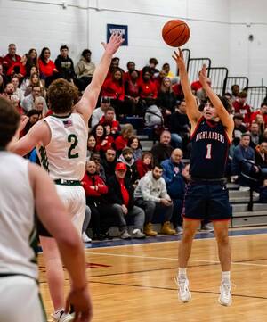Carousel image eb09929afbc97410ecbb glhs boys varsity basketball vs np 0041