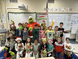 Carousel image 305d9eb421ee69b51cb0 grinch3