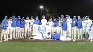 Carousel image be1040e5aef3c5c88123 group shot  1 