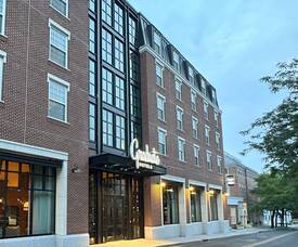 Carousel image ebe1f5dbed6ab7d899d9 graduate hotel exterior