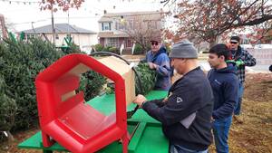 Carousel image de5727e3591e6c3314f0 hasbrouck heights mens association wrapping a tree