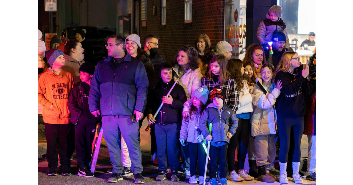 Hawthorne Santa Parade Sends Goosebumps Through Crowd Hawthorne , NJ
