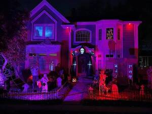 Carousel image a5585c3792985dfc2f4e hhma halloween 2024 84 woodside avenue at night