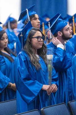 Carousel image d9df4eacad8ff29fa2de hhsgraduation 4