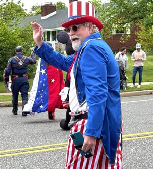 Carousel image 0c73d849fc2636b2e2dc hillspixmemparade2025unclesamwavesmoney