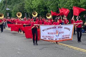 Carousel image 10cd6edd0235cd3b2965 hillspixmemdayparade2022hhsband