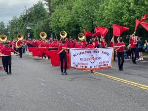 Carousel image 3a12e8787773257cf80f hillspixmemdayparade2022hhsband