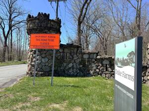 Carousel image clone 1723296 2566edf3ae21f30d8491 hillspixdukeparkwaypavingsign