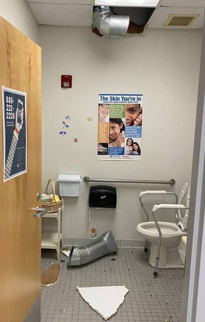 Top_story_f4a6411780fc60d57b96_hillspixschoolsheaventbathroomfloor