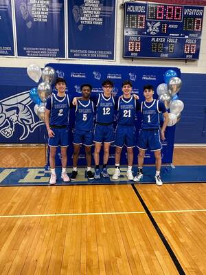 Carousel image 6b9aff82469d1fc6f743 holmdel bb seniors