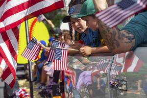 Carousel image 2eb0dd21a6053b88a2ca hudson flag day parade photo 1 scaled