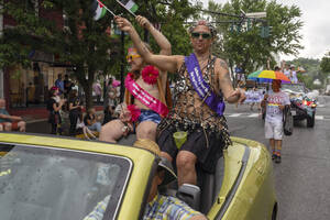 Carousel image 4473d9dd54b800021441 hudson pride parade 1 scaled