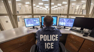 Carousel image 0f2e8e87493bf7d56203 iceatdetention