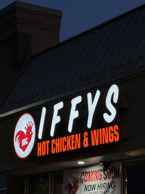 Carousel image 3e7126608df5fcea3603 iffys hot chicken