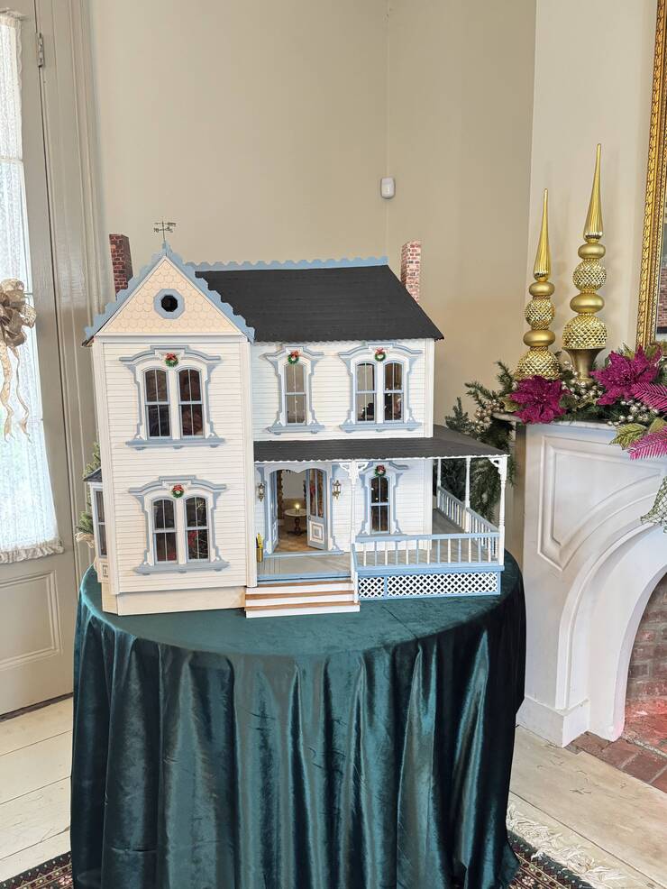 The Magic of Christmas in Miniature: A New Treasure at Kingsland The Magic of Christmas in Miniature: A New Treasure at Kingsland