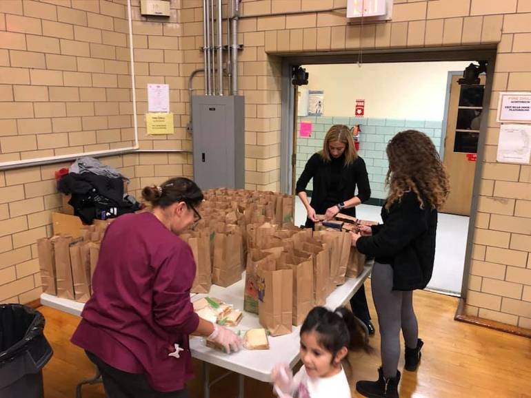 Battle Hill School Students Make PB&J Sandwiches for "Be the Change