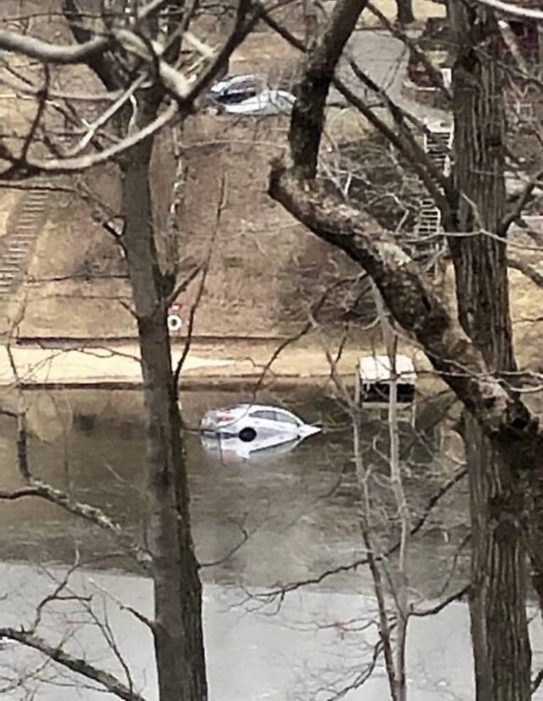 Vehicle Ends Up in Mt. Kemble Lake TAPinto