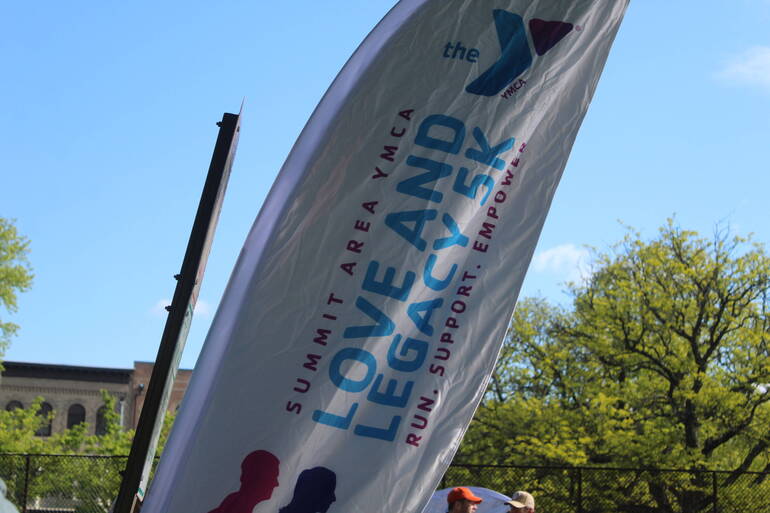 Summit Area YMCA Love and Legacy 5K Draws Record 500-Plus Runners in Support of LIVESTRONG Program