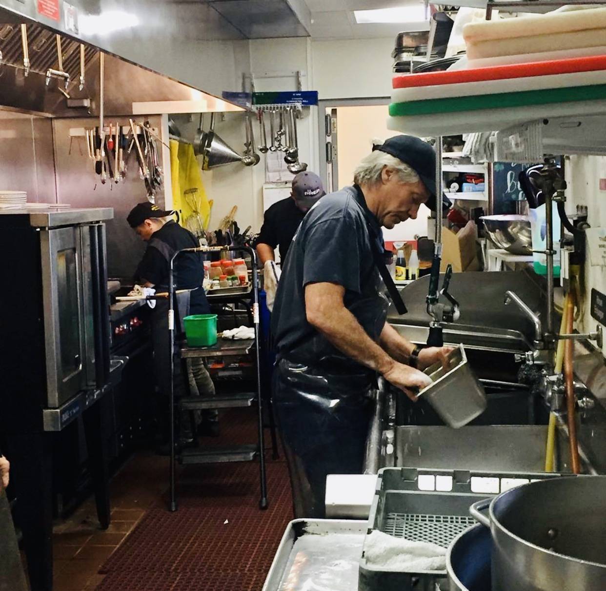 Good Deeds Jon Bon Jovi Washes Dishes At Red Bank Soul Kitchen You Can Help Too Tapinto