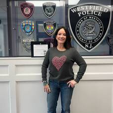 Carousel image 1b8c43 ackie telling