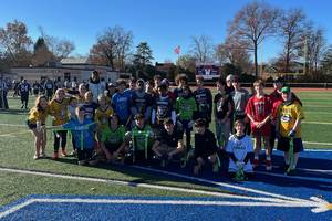 Carousel image 2c4cb2 estfield flag football