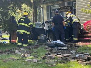 Carousel image 2ee01a ar crashes into house estfield