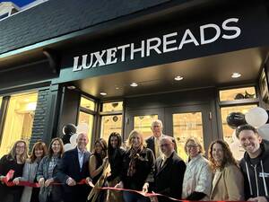 Carousel image 636bed uxe hreads