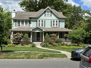 Carousel image 64dbd0 estfield historic home