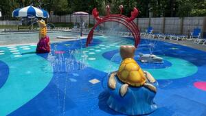 Carousel image 6e5f3c estfield emorial ool splash pad