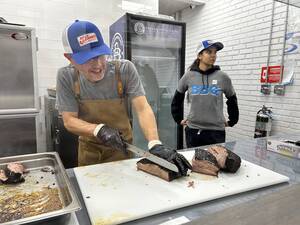 Carousel image 735c12 ordan allari one s arbecue