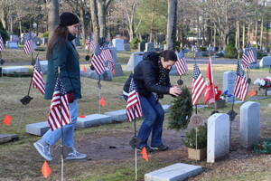 Carousel image 971817 wreaths across america doylestown