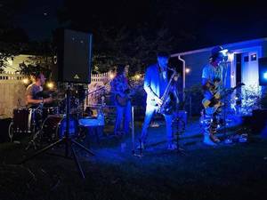 Carousel image a3aa18 trange ajik backyard concert