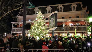 Carousel image c48f98 oylestown orough hristmas tree lighting
